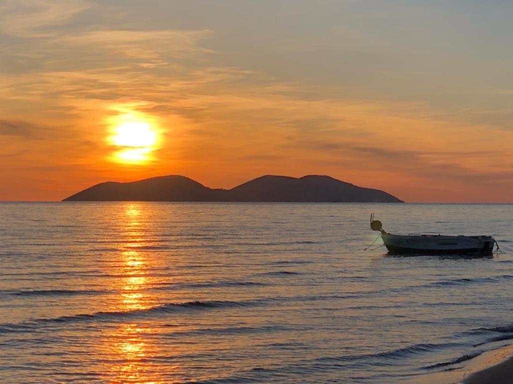 Corazon Guest House Vlore Ngoại thất bức ảnh