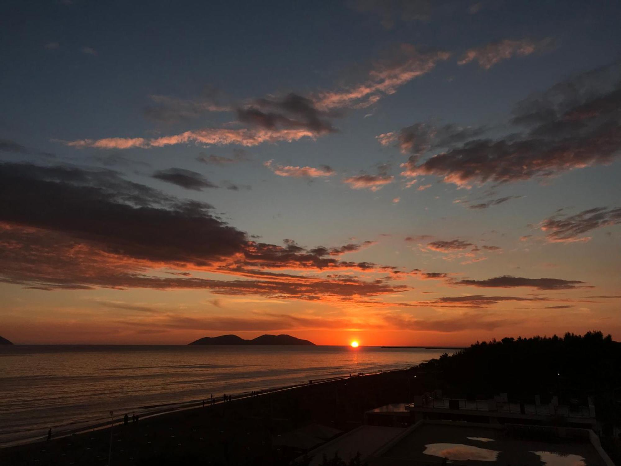 Corazon Guest House Vlore Ngoại thất bức ảnh
