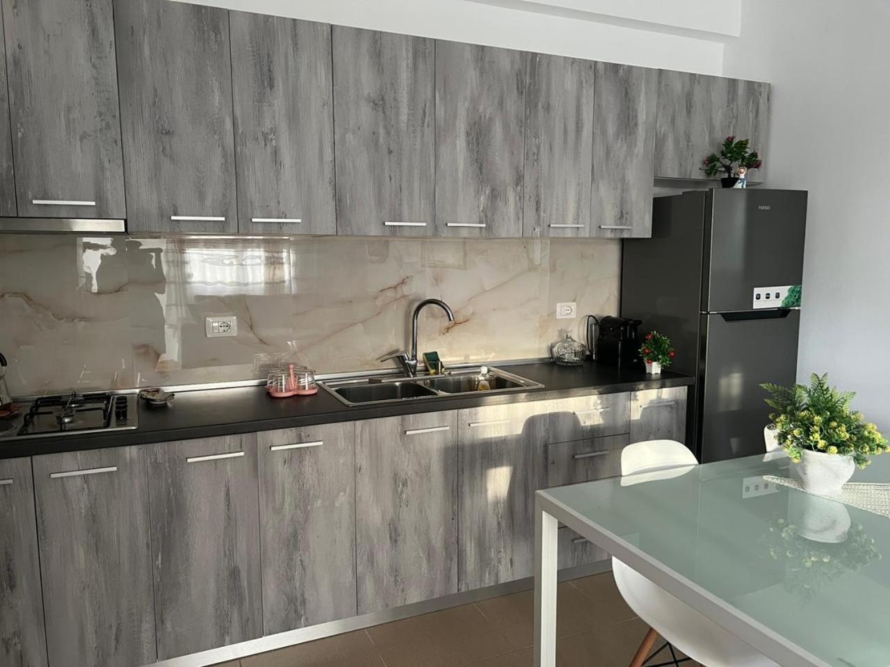 Corazon Guest House Vlore Ngoại thất bức ảnh